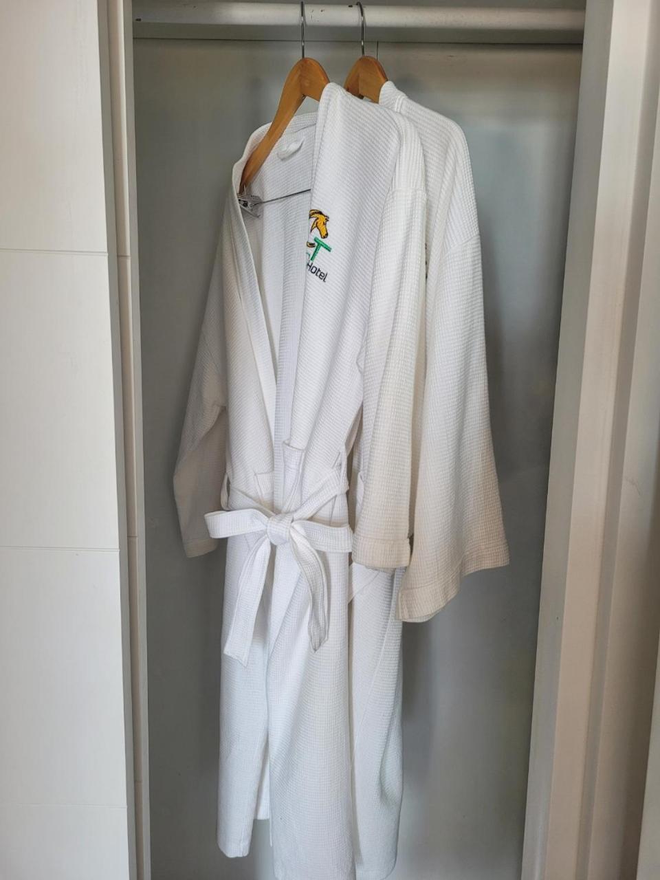 Khach San Hau Giang Hotel Vi Thanh Екстериор снимка